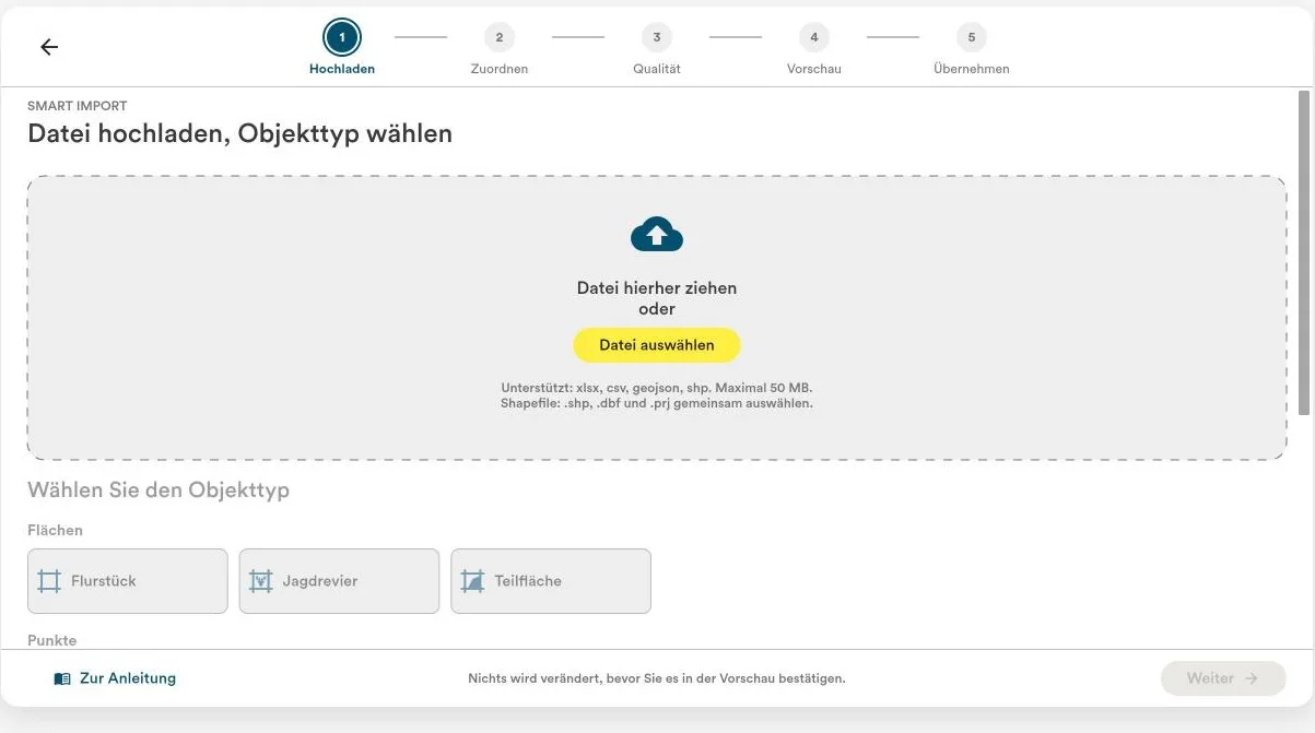 First step of Smart Import: drop zone for Excel, CSV, GeoJSON and shapefile files, above it the five steps upload, match, quality, preview and import, below it the choice of object type with parcel, hunting ground and sub-area